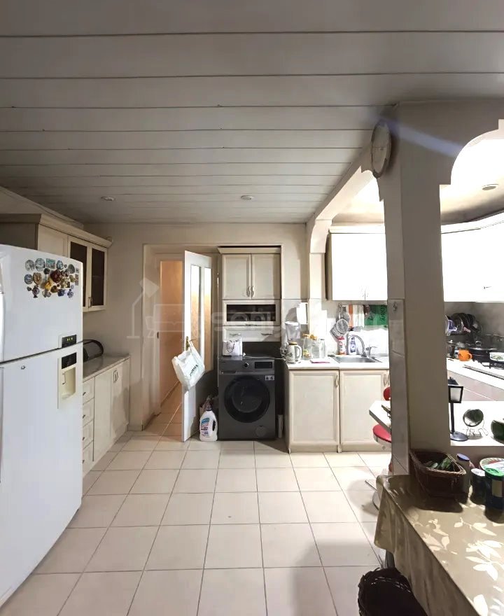 3 Սենյականոց Բնակարան Քարե Շենքում, 81քմ, 4/4 հարկ, Կապիտալ Վերանորոգված