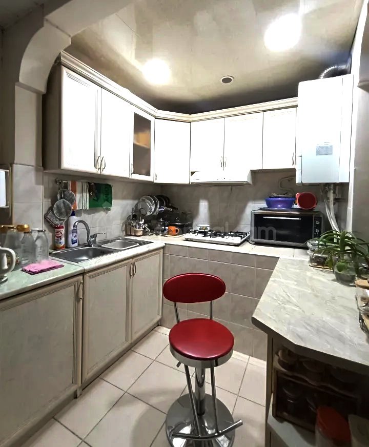 3 Սենյականոց Բնակարան Քարե Շենքում, 81քմ, 4/4 հարկ, Կապիտալ Վերանորոգված