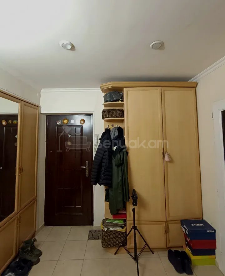 3 Սենյականոց Բնակարան Քարե Շենքում, 81քմ, 4/4 հարկ, Կապիտալ Վերանորոգված