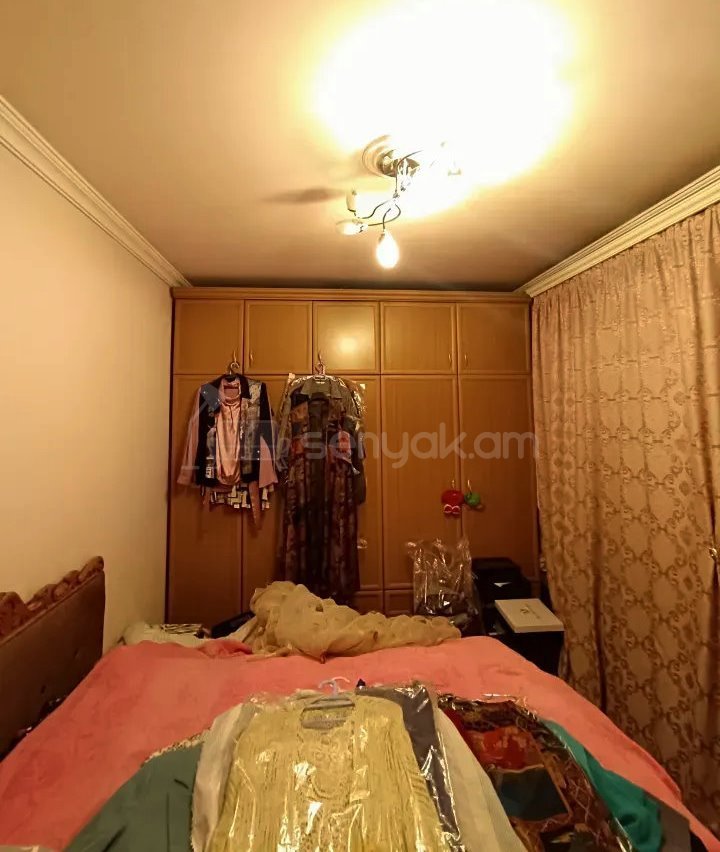 3 Սենյականոց Բնակարան Քարե Շենքում, 81քմ, 4/4 հարկ, Կապիտալ Վերանորոգված