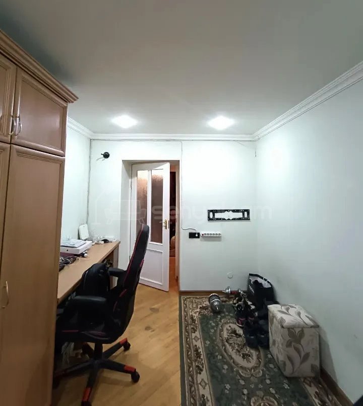 3 Սենյականոց Բնակարան Քարե Շենքում, 81քմ, 4/4 հարկ, Կապիտալ Վերանորոգված