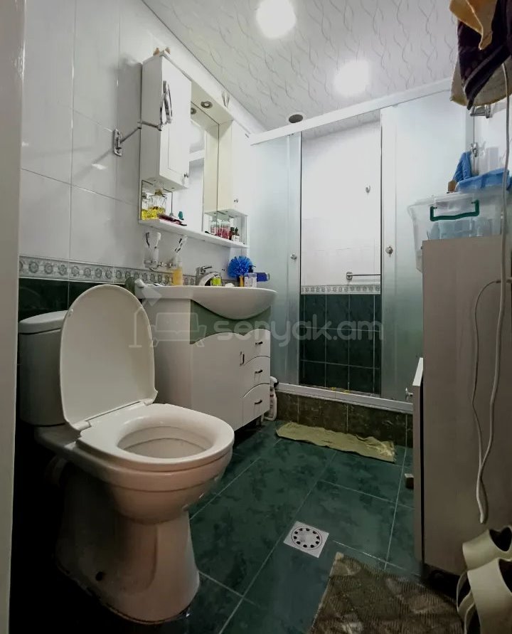 3 Սենյականոց Բնակարան Քարե Շենքում, 81քմ, 4/4 հարկ, Կապիտալ Վերանորոգված