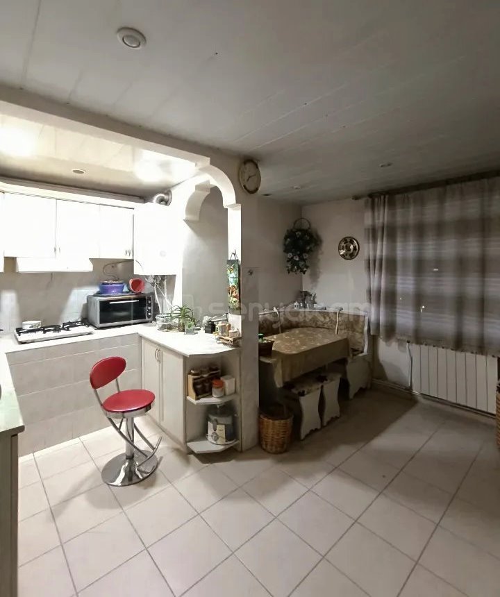 3 Սենյականոց Բնակարան Քարե Շենքում, 81քմ, 4/4 հարկ, Կապիտալ Վերանորոգված