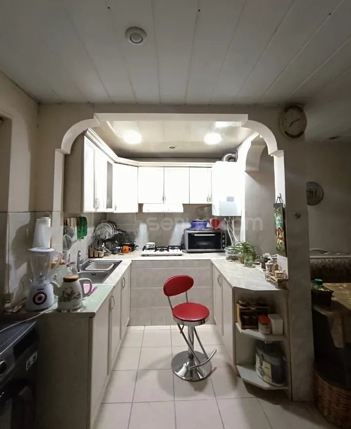 3 Սենյականոց Բնակարան Քարե Շենքում, 81քմ, 4/4 հարկ, Կապիտալ Վերանորոգված