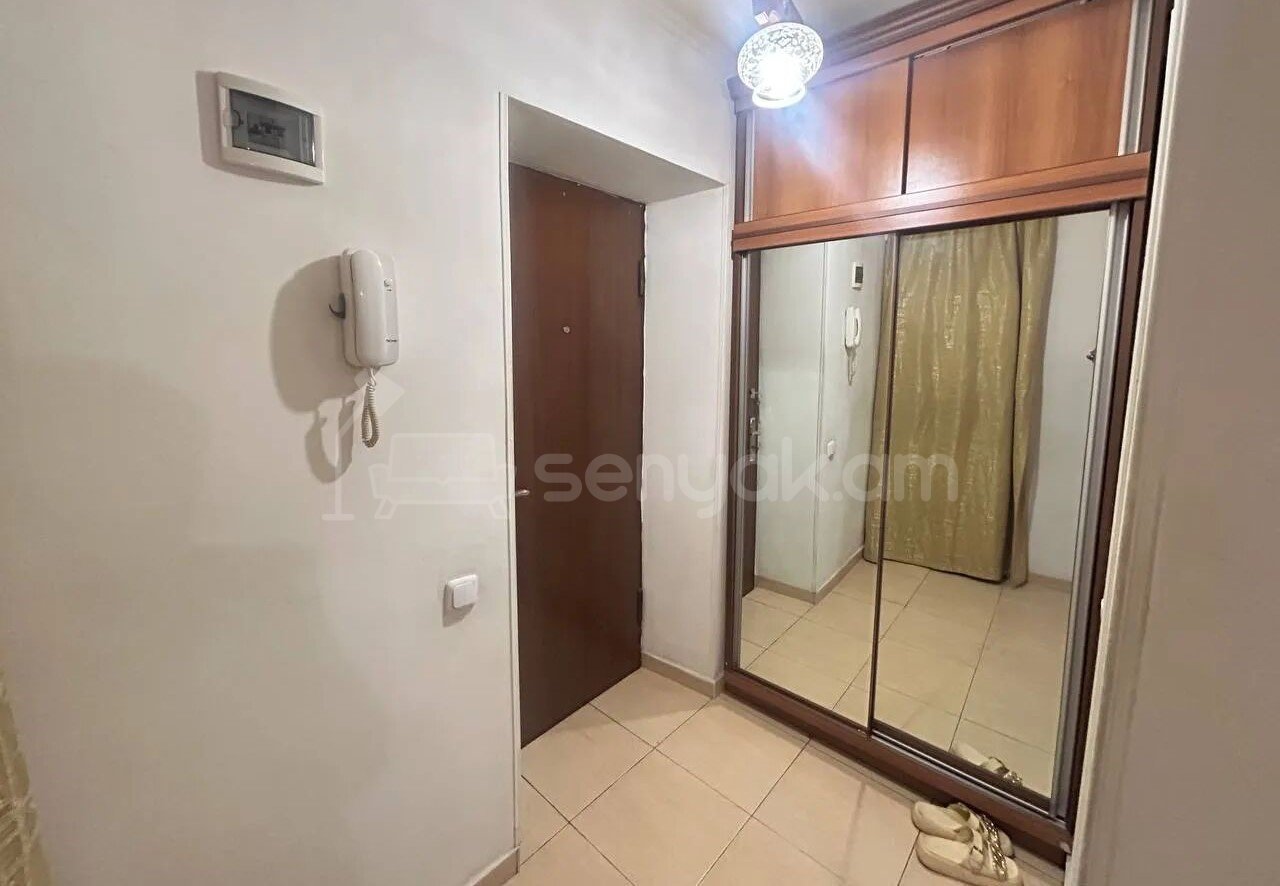 1 Սենյականոց Բնակարան Քարե Շենքում, 30քմ, 2/5 հարկ, Նորմալ Վիճակում