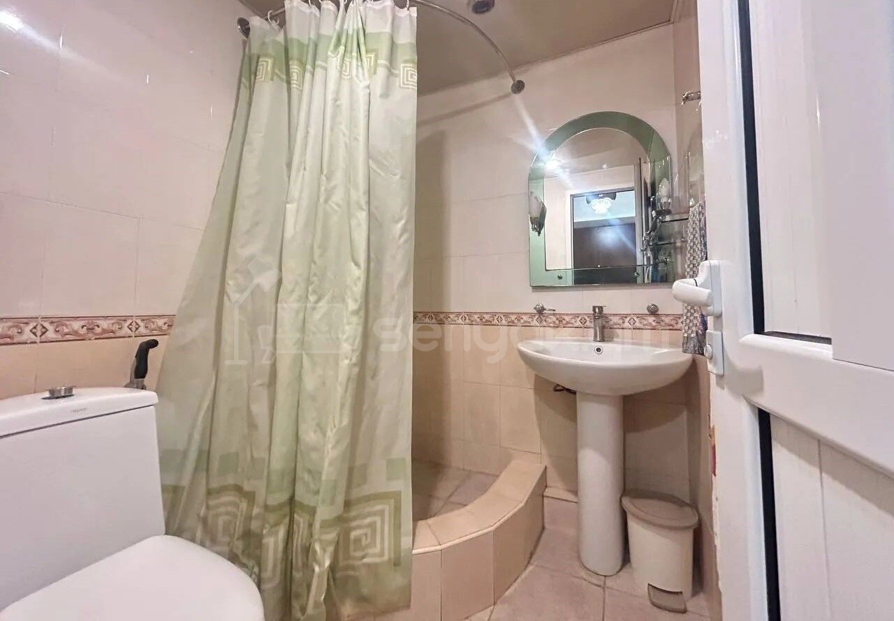 1 Սենյականոց Բնակարան Քարե Շենքում, 30քմ, 2/5 հարկ, Նորմալ Վիճակում