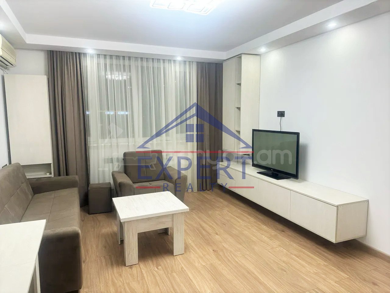 2 Սենյականոց Բնակարան, 42քմ, 6/9 հարկ, Կապիտալ Վերանորոգված, Կահավորված, Արևկող