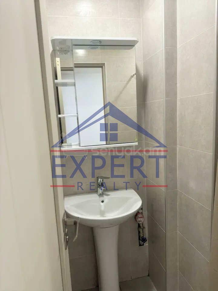 2 Սենյականոց Բնակարան, 42քմ, 6/9 հարկ, Կապիտալ Վերանորոգված, Կահավորված, Արևկող