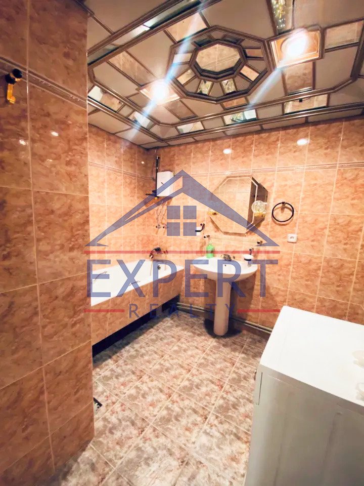 4 Սենյականոց Բնակարան Քարե Շենքում, 100քմ, 4/4 հարկ, Կոսմետիկ Վերանորոգված, Կահավորված, Արևկող