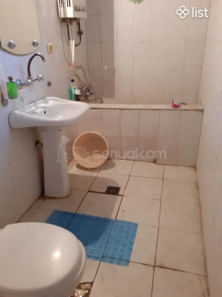 2 Սենյականոց Բնակարան Քարե Շենքում, 48քմ, 1/1 հարկ, Նորմալ Վիճակում, Կահավորված, Արևկող