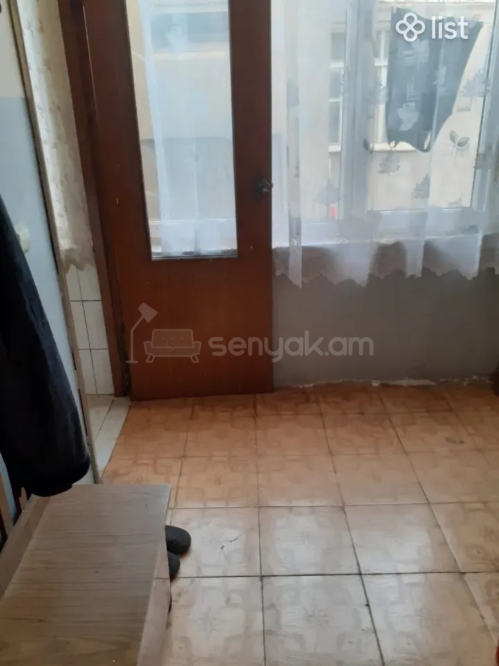 2 Սենյականոց Բնակարան Քարե Շենքում, 48քմ, 1/1 հարկ, Նորմալ Վիճակում, Կահավորված, Արևկող