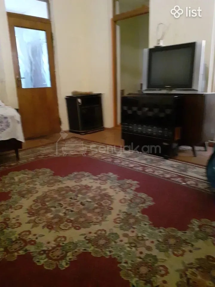 2 Սենյականոց Բնակարան Քարե Շենքում, 48քմ, 1/1 հարկ, Նորմալ Վիճակում, Կահավորված, Արևկող