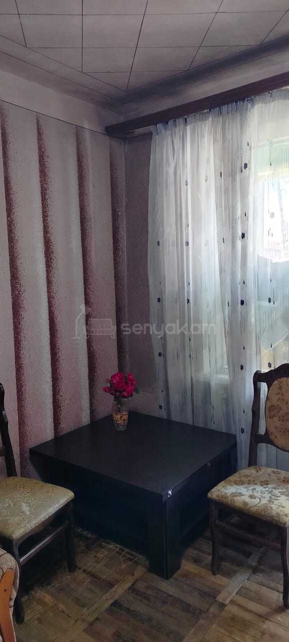 2 Սենյականոց Բնակարան Քարե Շենքում, 77քմ, 3/5 հարկ, Նորմալ Վիճակում, Կահավորված