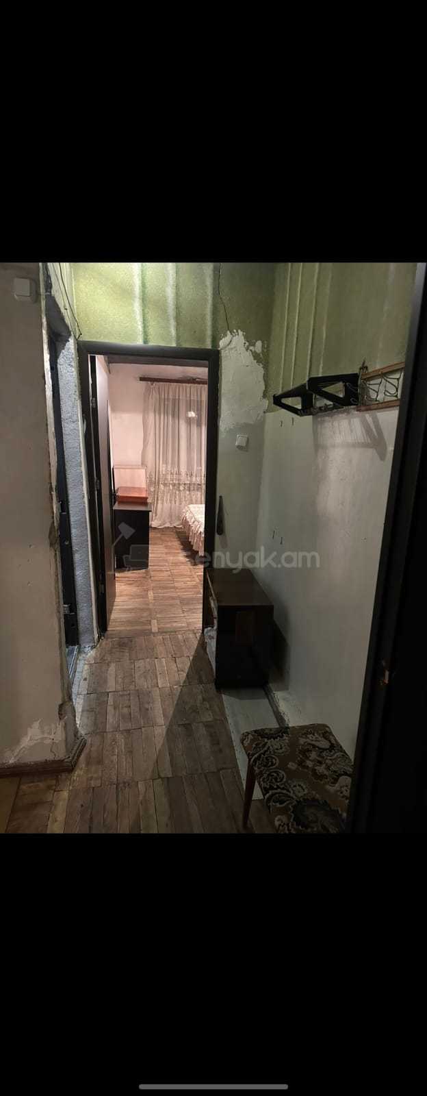 2 Սենյականոց Բնակարան Քարե Շենքում, 77քմ, 3/5 հարկ, Նորմալ Վիճակում, Կահավորված