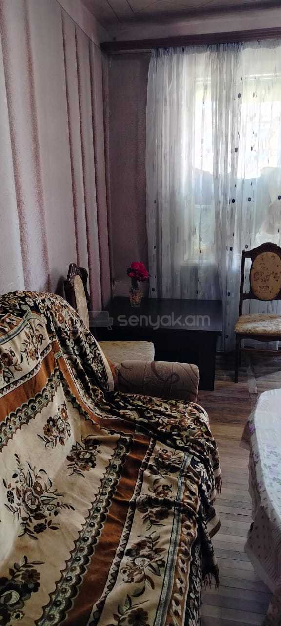 2 Սենյականոց Բնակարան Քարե Շենքում, 77քմ, 3/5 հարկ, Նորմալ Վիճակում, Կահավորված