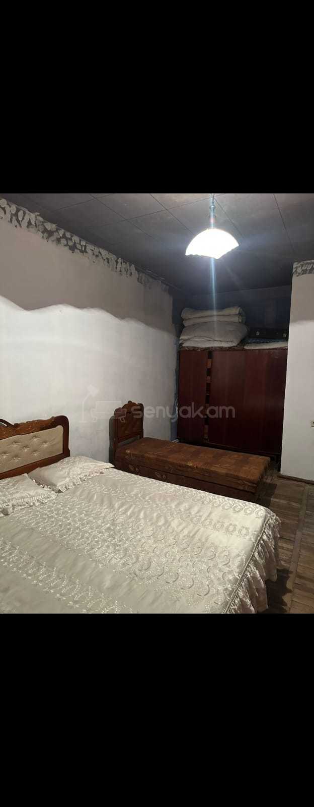 2 Սենյականոց Բնակարան Քարե Շենքում, 77քմ, 3/5 հարկ, Նորմալ Վիճակում, Կահավորված