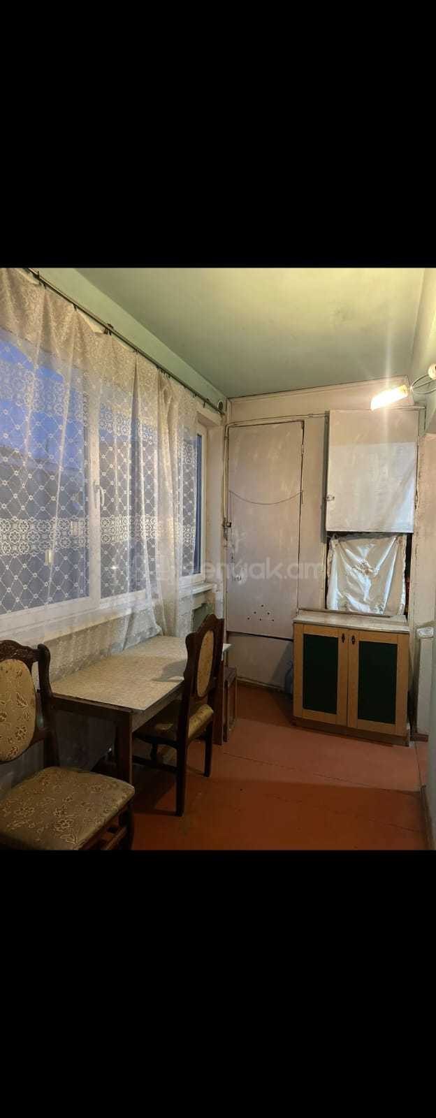 2 Սենյականոց Բնակարան Քարե Շենքում, 77քմ, 3/5 հարկ, Նորմալ Վիճակում, Կահավորված