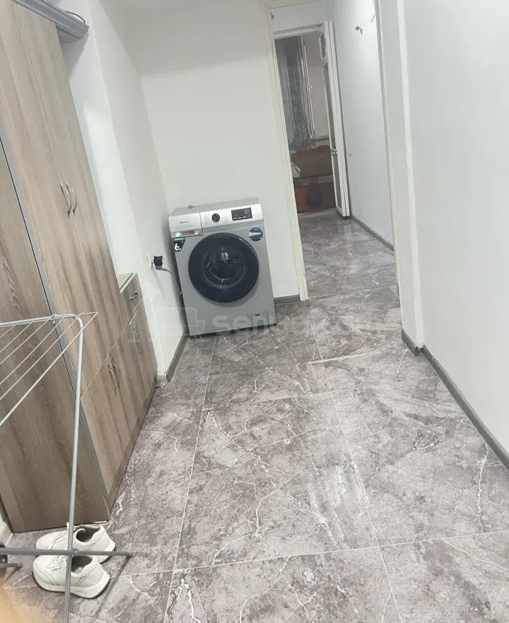 1 Սենյականոց Բնակարան Քարե Շենքում, 44քմ, 1/5 հարկ, Նորմալ Վիճակում, Կահավորված