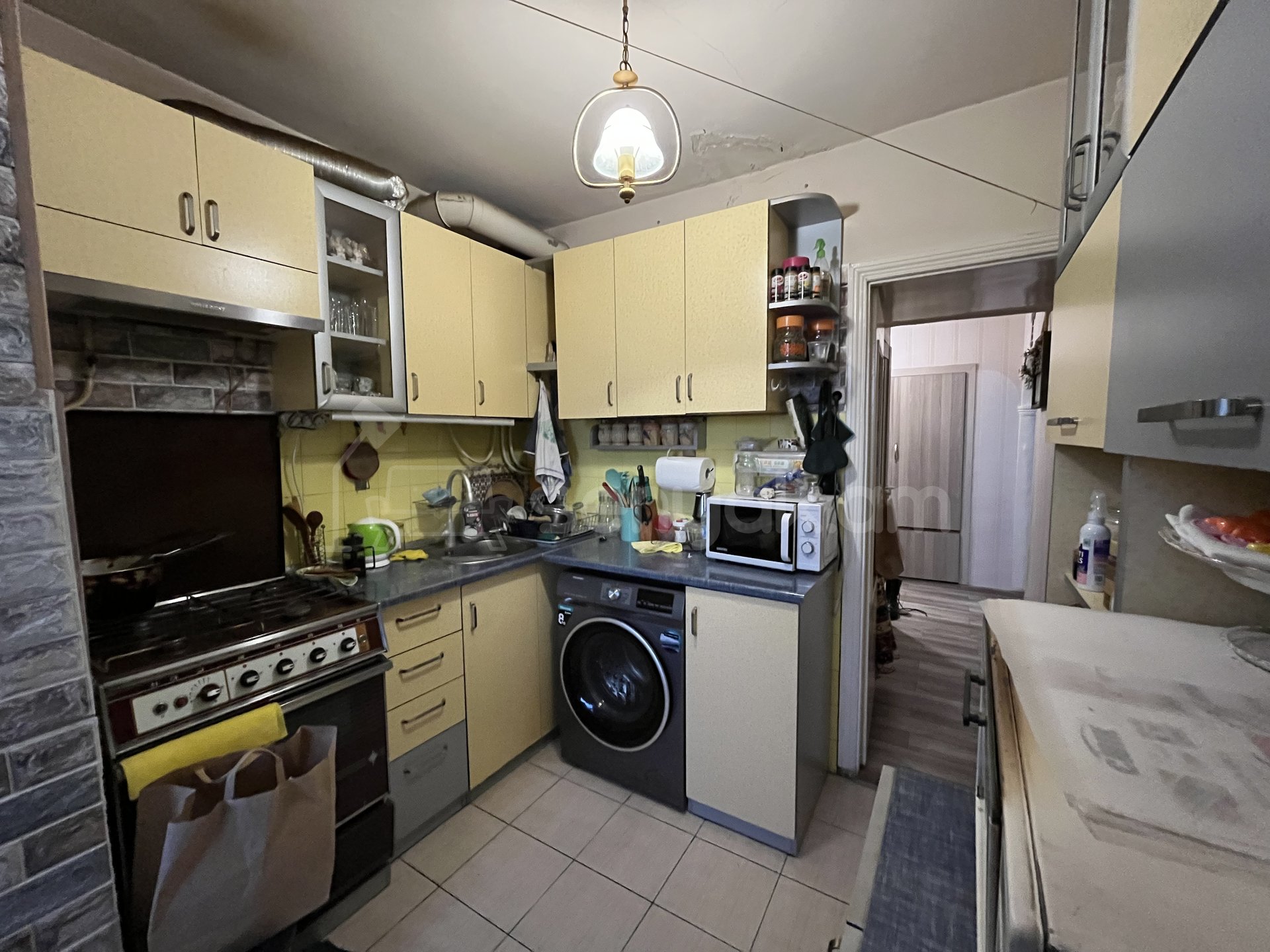 3 Սենյականոց Բնակարան Քարե Շենքում, 79քմ, 3/5 հարկ, Նորմալ Վիճակում, Կահավորված