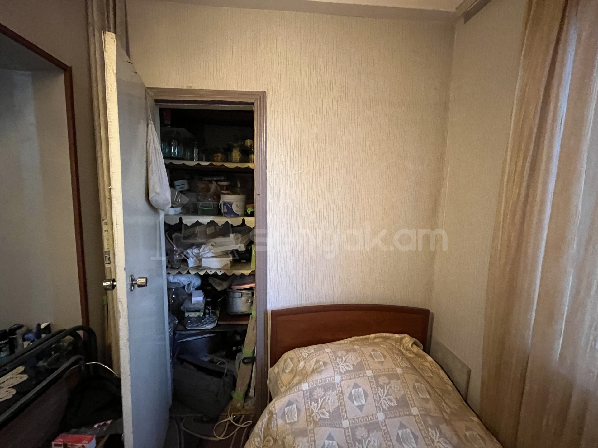 3 Սենյականոց Բնակարան Քարե Շենքում, 79քմ, 3/5 հարկ, Նորմալ Վիճակում, Կահավորված