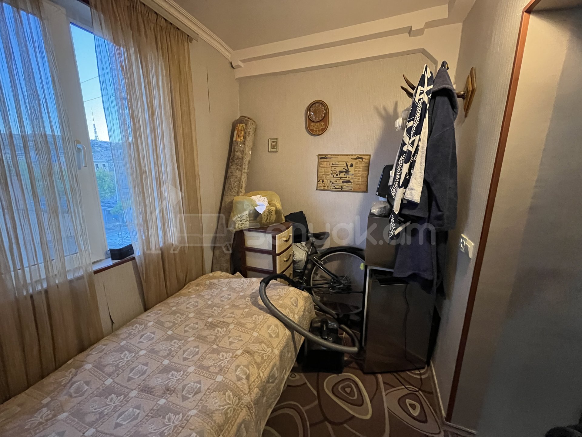 3 Սենյականոց Բնակարան Քարե Շենքում, 79քմ, 3/5 հարկ, Նորմալ Վիճակում, Կահավորված