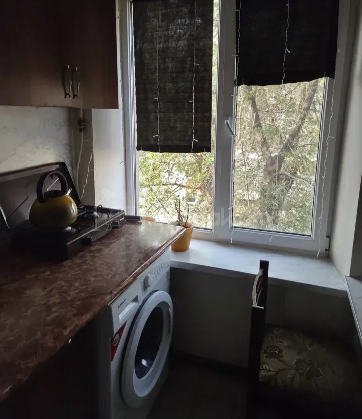 1 Սենյականոց Բնակարան Քարե Շենքում, 40քմ, 3/5 հարկ, Նորմալ Վիճակում, Կահավորված