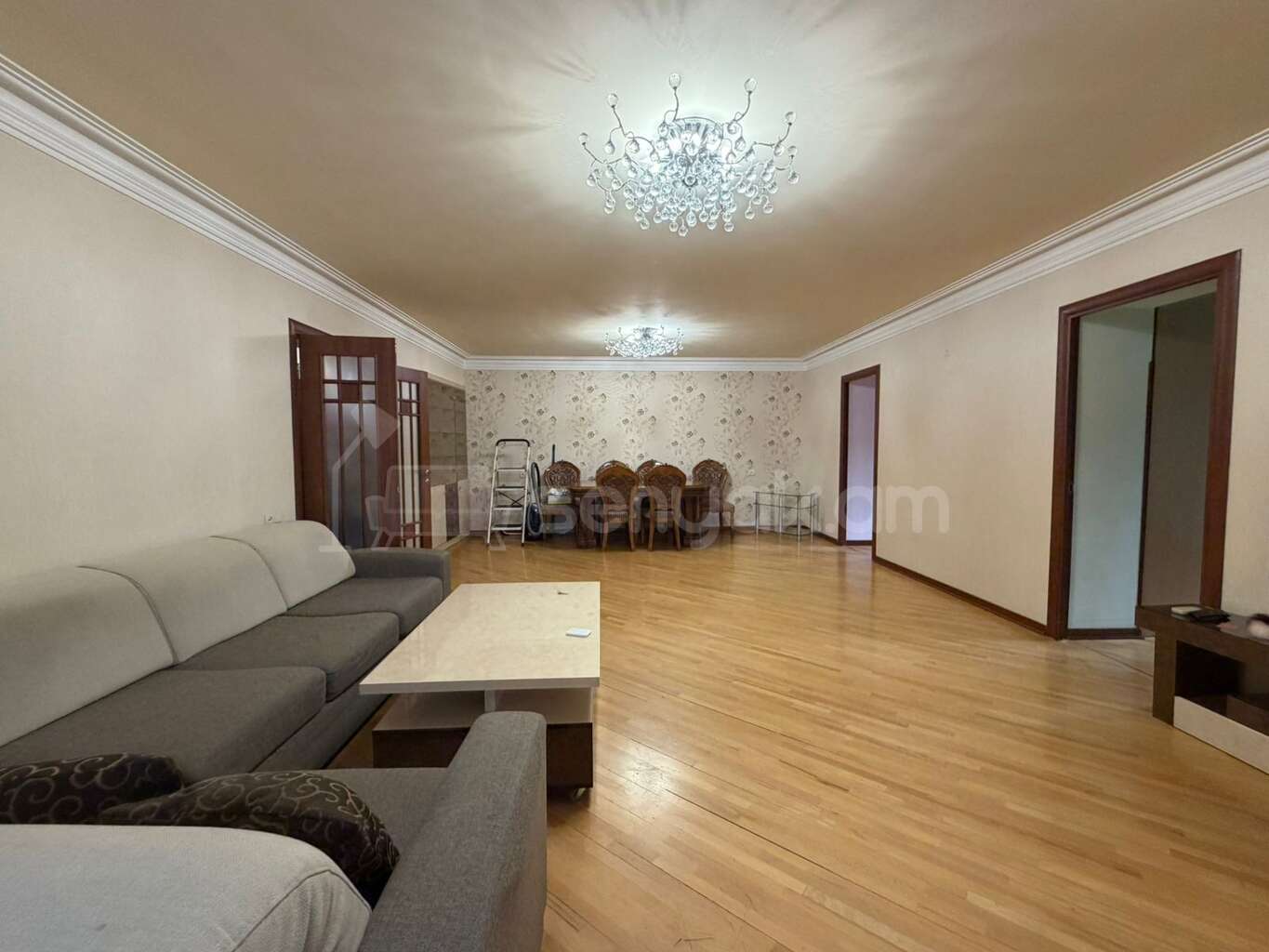 4 Սենյականոց Բնակարան Քարե Շենքում, 105քմ, 3/5 հարկ, Կապիտալ Վերանորոգված