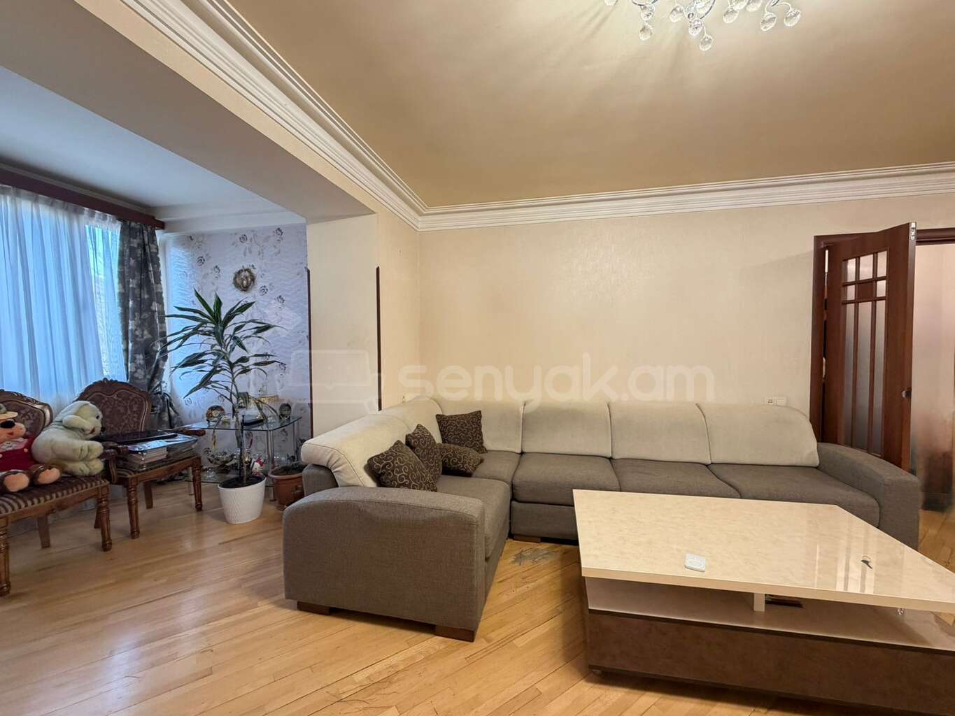 4 Սենյականոց Բնակարան Քարե Շենքում, 105քմ, 3/5 հարկ, Կապիտալ Վերանորոգված