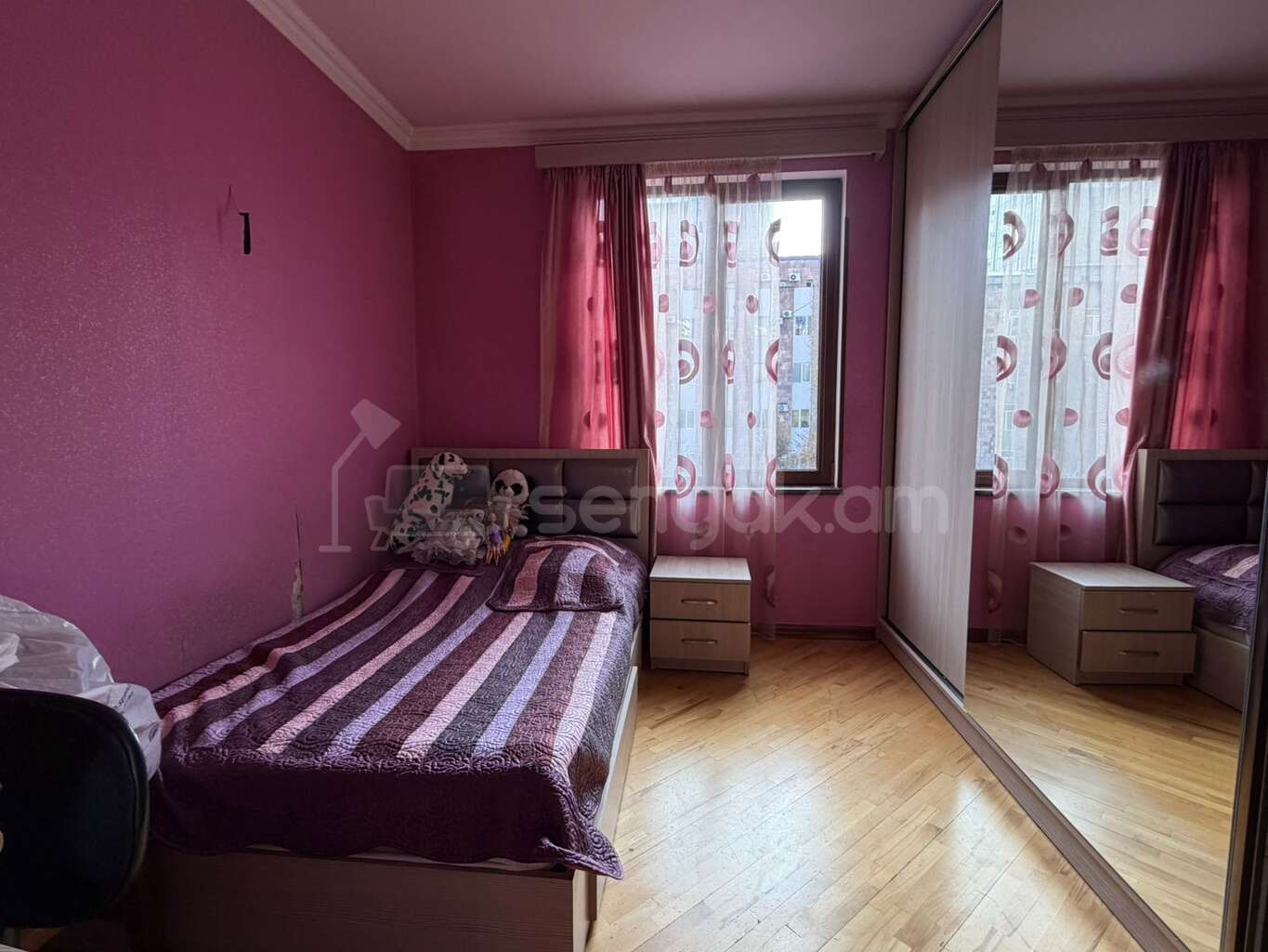 4 Սենյականոց Բնակարան Քարե Շենքում, 105քմ, 3/5 հարկ, Կապիտալ Վերանորոգված