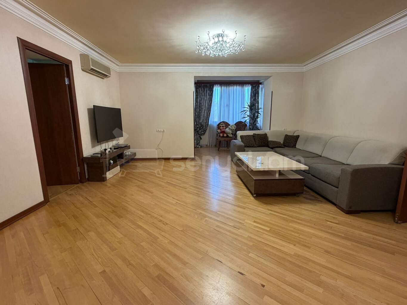 4 Սենյականոց Բնակարան Քարե Շենքում, 105քմ, 3/5 հարկ, Կապիտալ Վերանորոգված