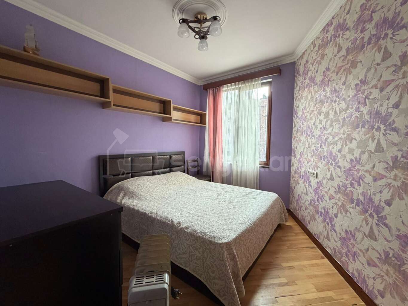 4 Սենյականոց Բնակարան Քարե Շենքում, 105քմ, 3/5 հարկ, Կապիտալ Վերանորոգված