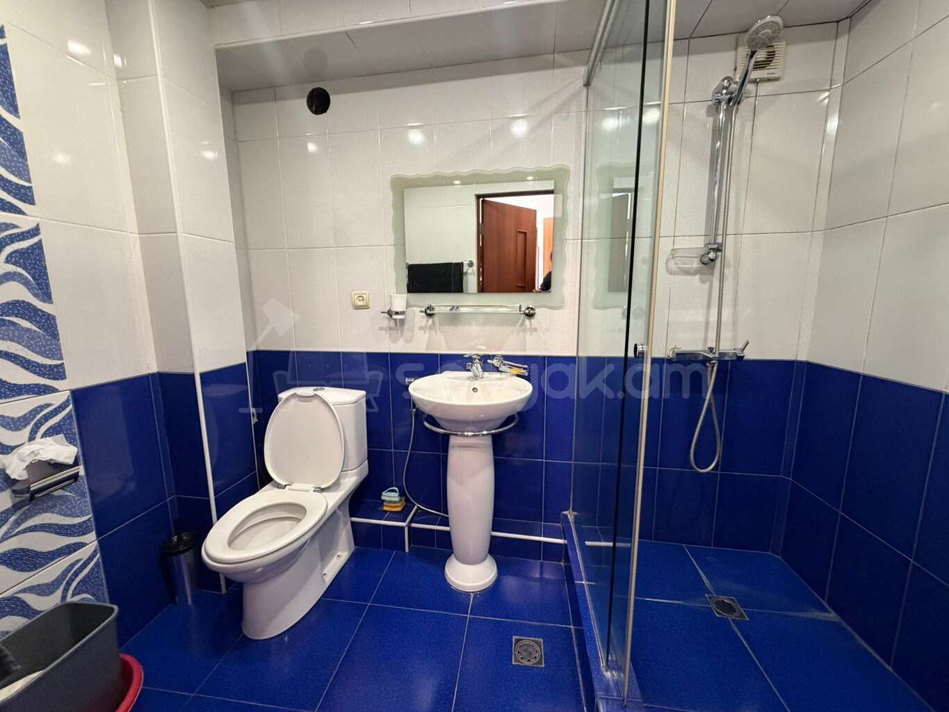 4 Սենյականոց Բնակարան Քարե Շենքում, 105քմ, 3/5 հարկ, Կապիտալ Վերանորոգված