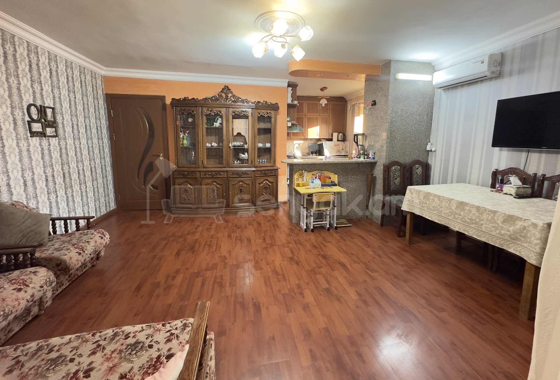 3 Սենյականոց Բնակարան Քարե Շենքում, 50քմ, 2/4 հարկ, Կոսմետիկ Վերանորոգված, Կահավորված