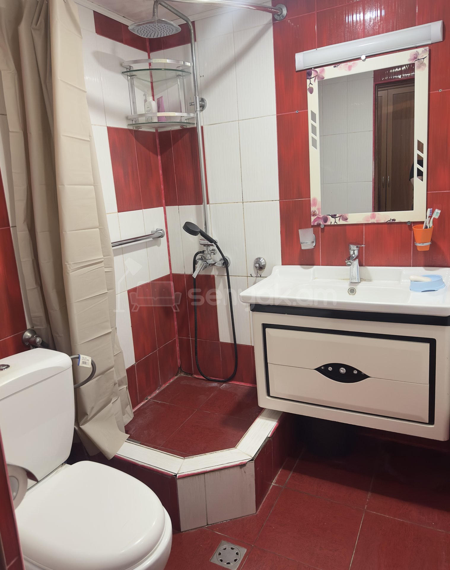 3 Սենյականոց Բնակարան Քարե Շենքում, 50քմ, 2/4 հարկ, Կոսմետիկ Վերանորոգված, Կահավորված