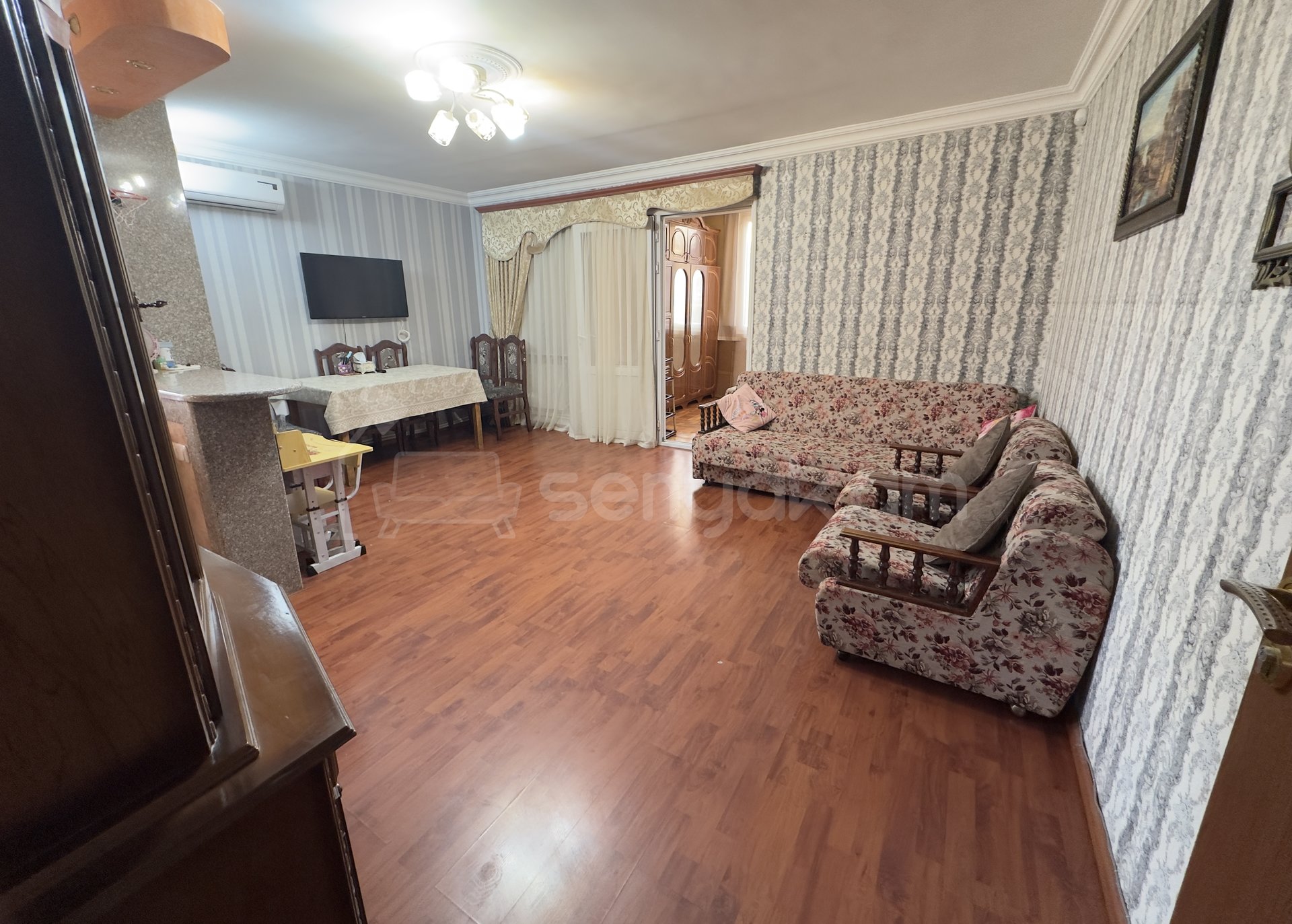 3 Սենյականոց Բնակարան Քարե Շենքում, 50քմ, 2/4 հարկ, Կոսմետիկ Վերանորոգված, Կահավորված