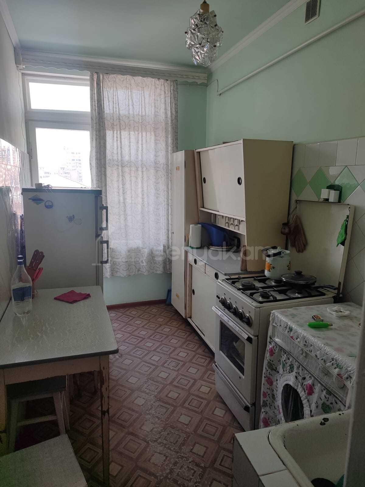 2 Սենյականոց Բնակարան Քարե Շենքում, 72քմ, 7/7 հարկ, Պետական Վիճակում