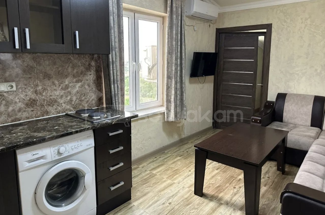 2 Սենյականոց Բնակարան Քարե Շենքում, 55քմ, 2/2 հարկ, Կապիտալ Վերանորոգված, Կահավորված