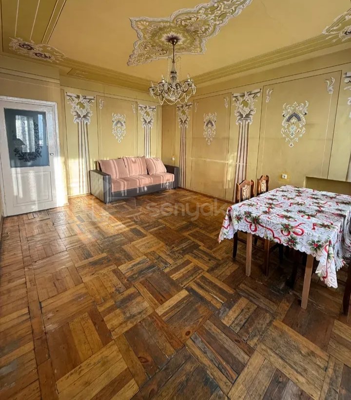 2 Սենյականոց Բնակարան Քարե Շենքում, 56քմ, 3/5 հարկ, Նորմալ Վիճակում, Կահավորված, Արևկող