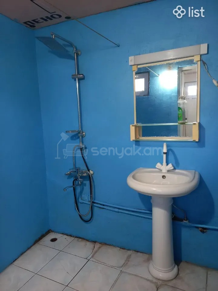 2 Սենյականոց Բնակարան Քարե Շենքում, 56քմ, 3/5 հարկ, Նորմալ Վիճակում, Կահավորված, Արևկող