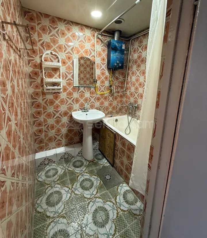 2 Սենյականոց Բնակարան Քարե Շենքում, 56քմ, 3/5 հարկ, Նորմալ Վիճակում, Կահավորված, Արևկող