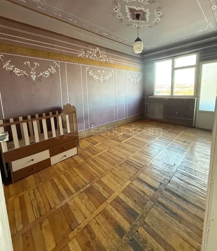 2 Սենյականոց Բնակարան Քարե Շենքում, 56քմ, 3/5 հարկ, Նորմալ Վիճակում, Կահավորված, Արևկող