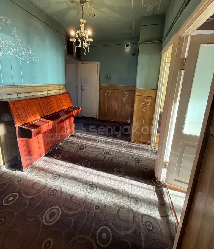 2 Սենյականոց Բնակարան Քարե Շենքում, 56քմ, 3/5 հարկ, Նորմալ Վիճակում, Կահավորված, Արևկող