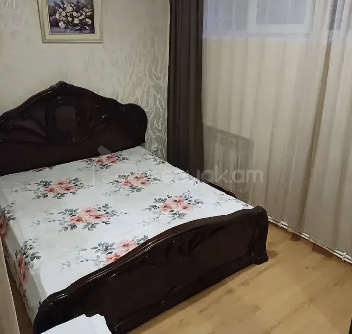 2 Սենյականոց Բնակարան Քարե Շենքում, 40քմ, 2/5 հարկ, Նորմալ Վիճակում, Կահավորված