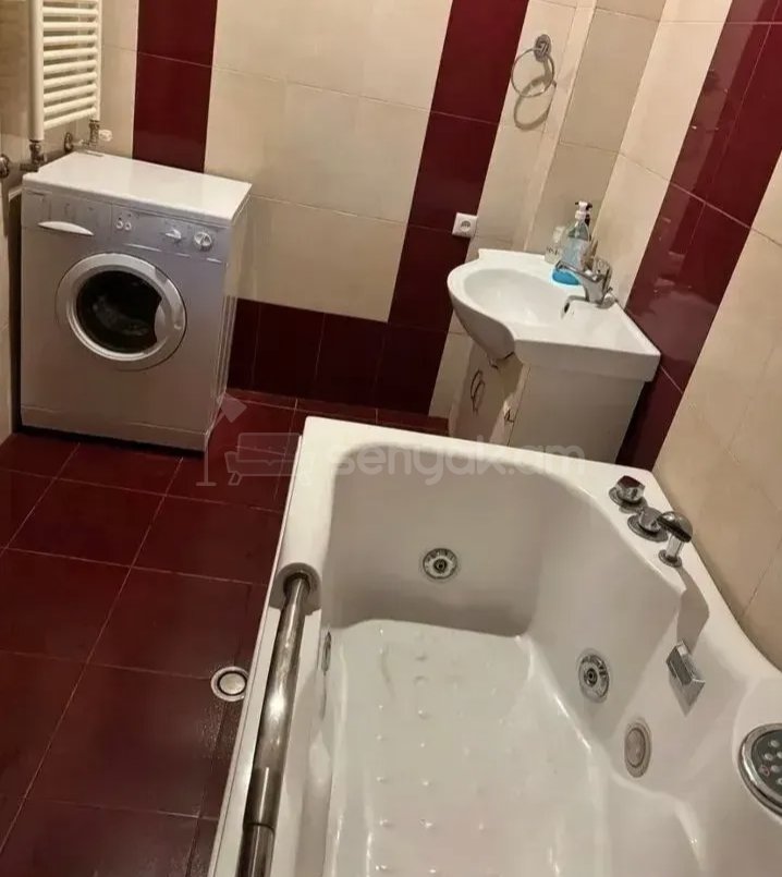 2 Սենյականոց Բնակարան Քարե Շենքում, 40քմ, 2/5 հարկ, Նորմալ Վիճակում, Կահավորված