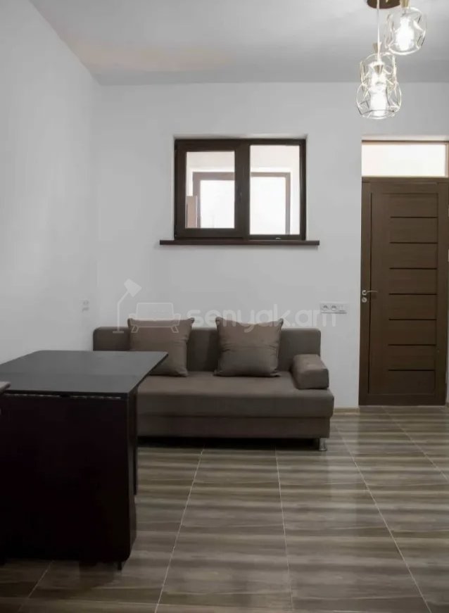 2 Սենյականոց Բնակարան Քարե Շենքում, 45քմ, 2/2 հարկ, Կապիտալ Վերանորոգված, Կահավորված