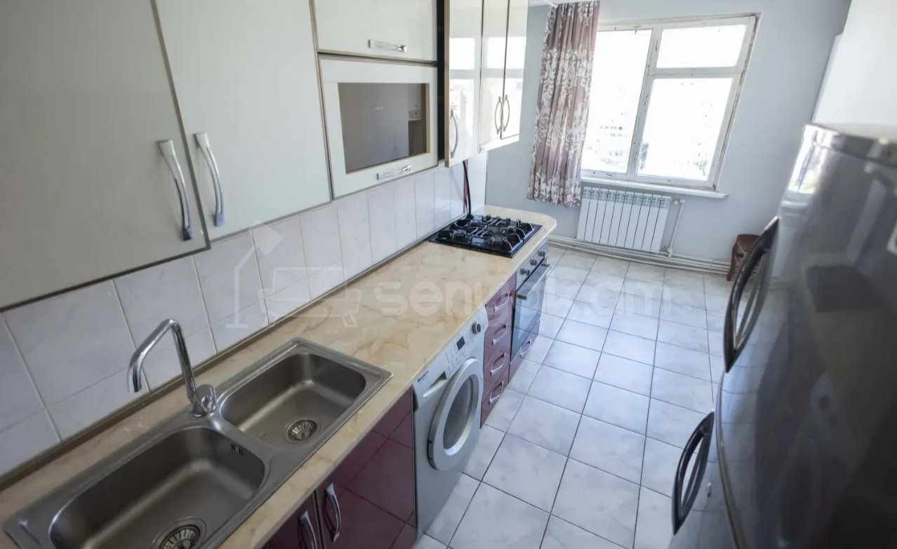 3 Սենյականոց Բնակարան, 80քմ, 12/14 հարկ, Նորմալ Վիճակում, Կահավորված