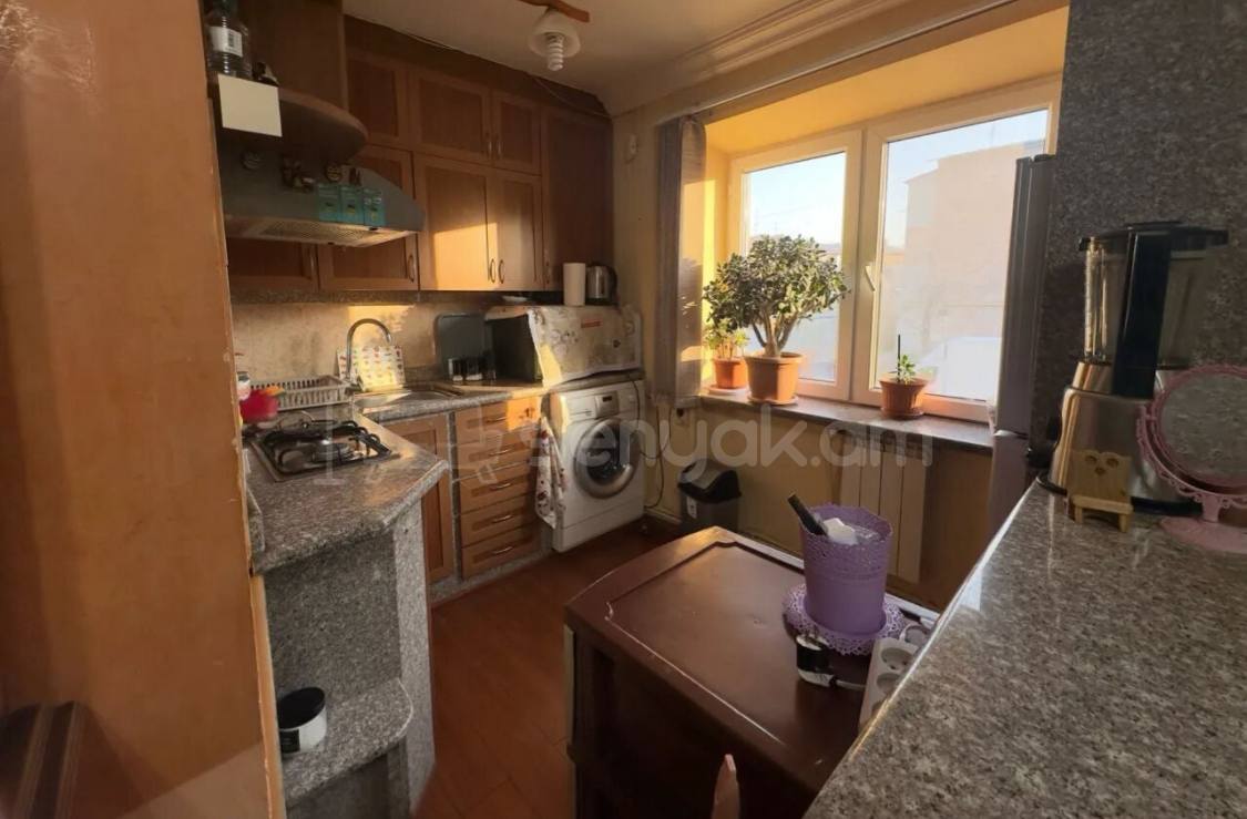 3 Սենյականոց Բնակարան Քարե Շենքում, 50քմ, 2/4 հարկ, Կապիտալ Վերանորոգված, Կահավորված, Արևկող