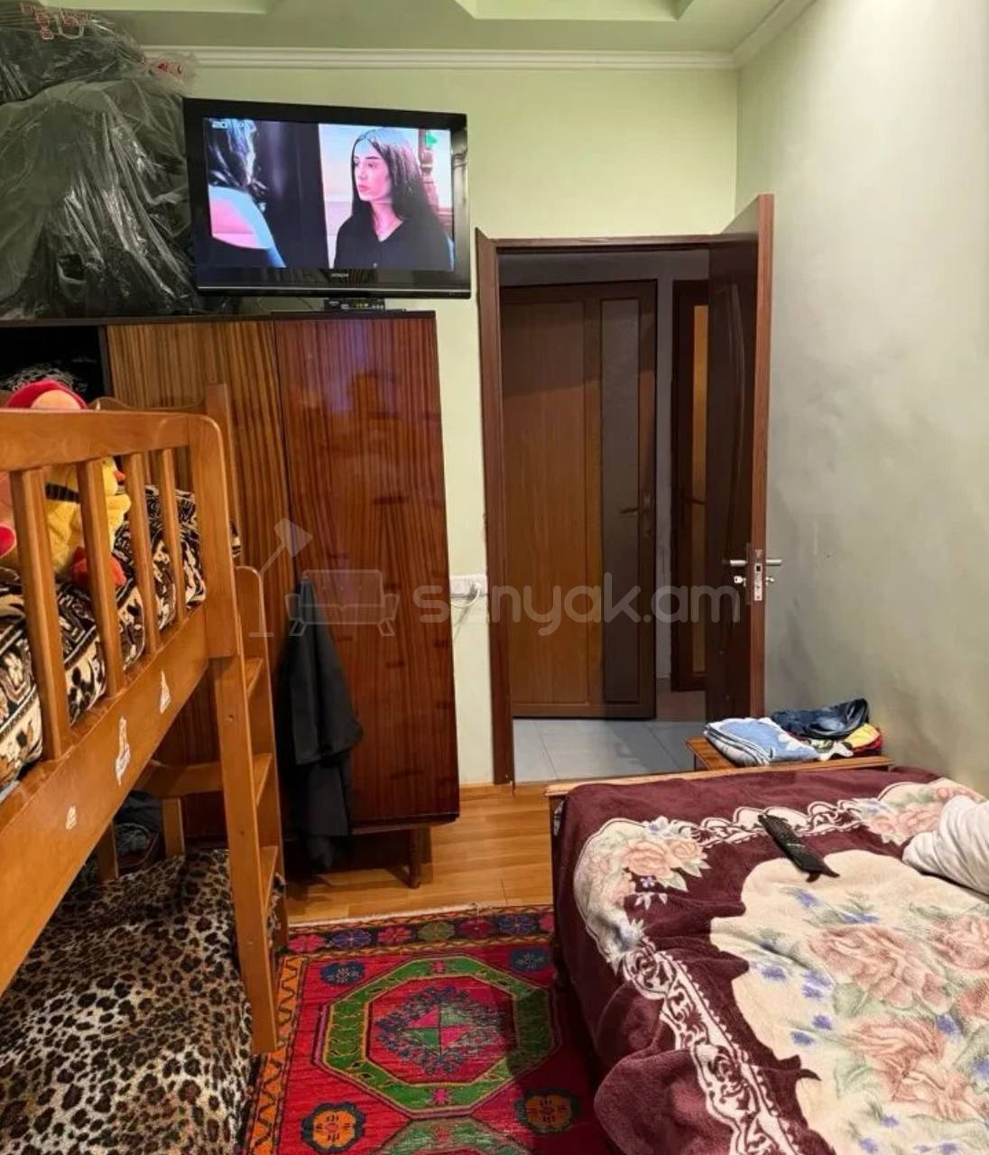 3 Սենյականոց Բնակարան Քարե Շենքում, 80քմ, 5/5 հարկ, Նորմալ Վիճակում, Կահավորված, Արևկող