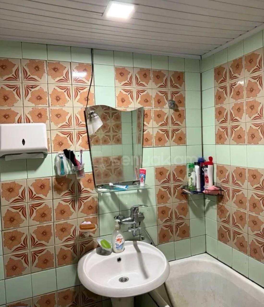 3 Սենյականոց Բնակարան Քարե Շենքում, 80քմ, 5/5 հարկ, Նորմալ Վիճակում, Կահավորված, Արևկող