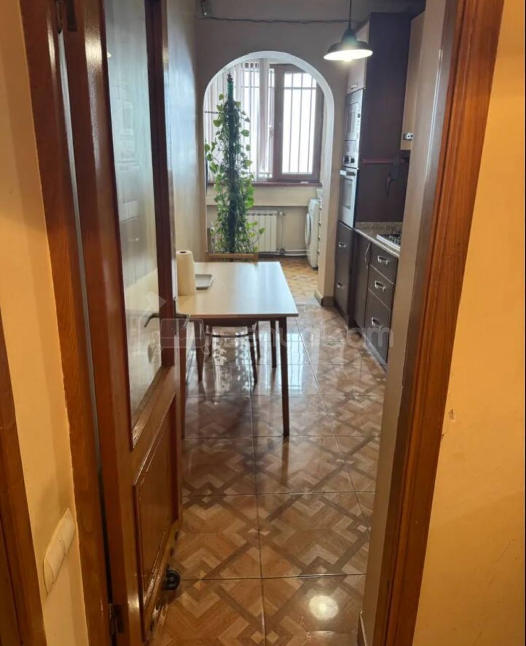 3 Սենյականոց Բնակարան, 80քմ, 2/9 հարկ, Նորմալ Վիճակում, Կահավորված, Արևկող